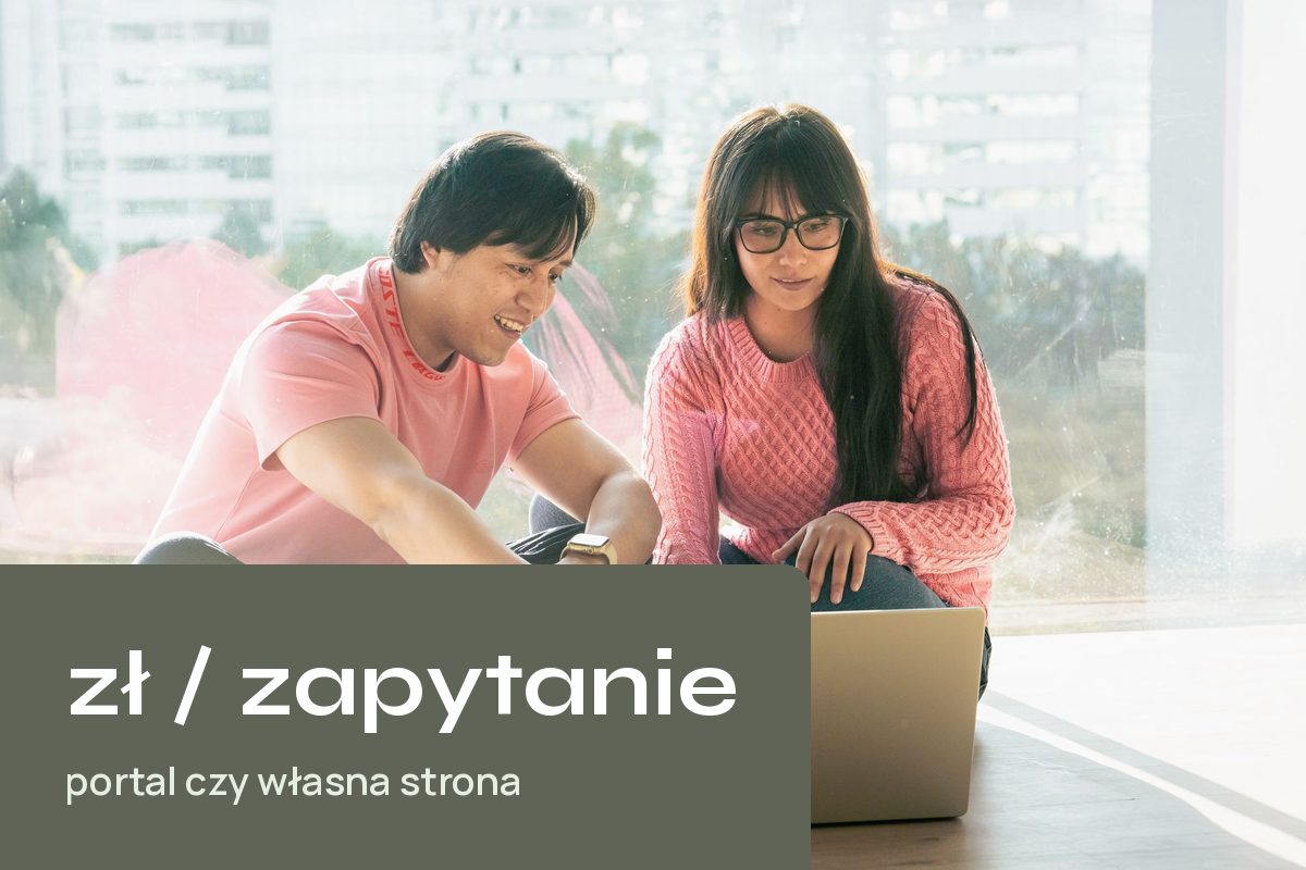 Para przeglądająca oferty mieszkań na laptopie